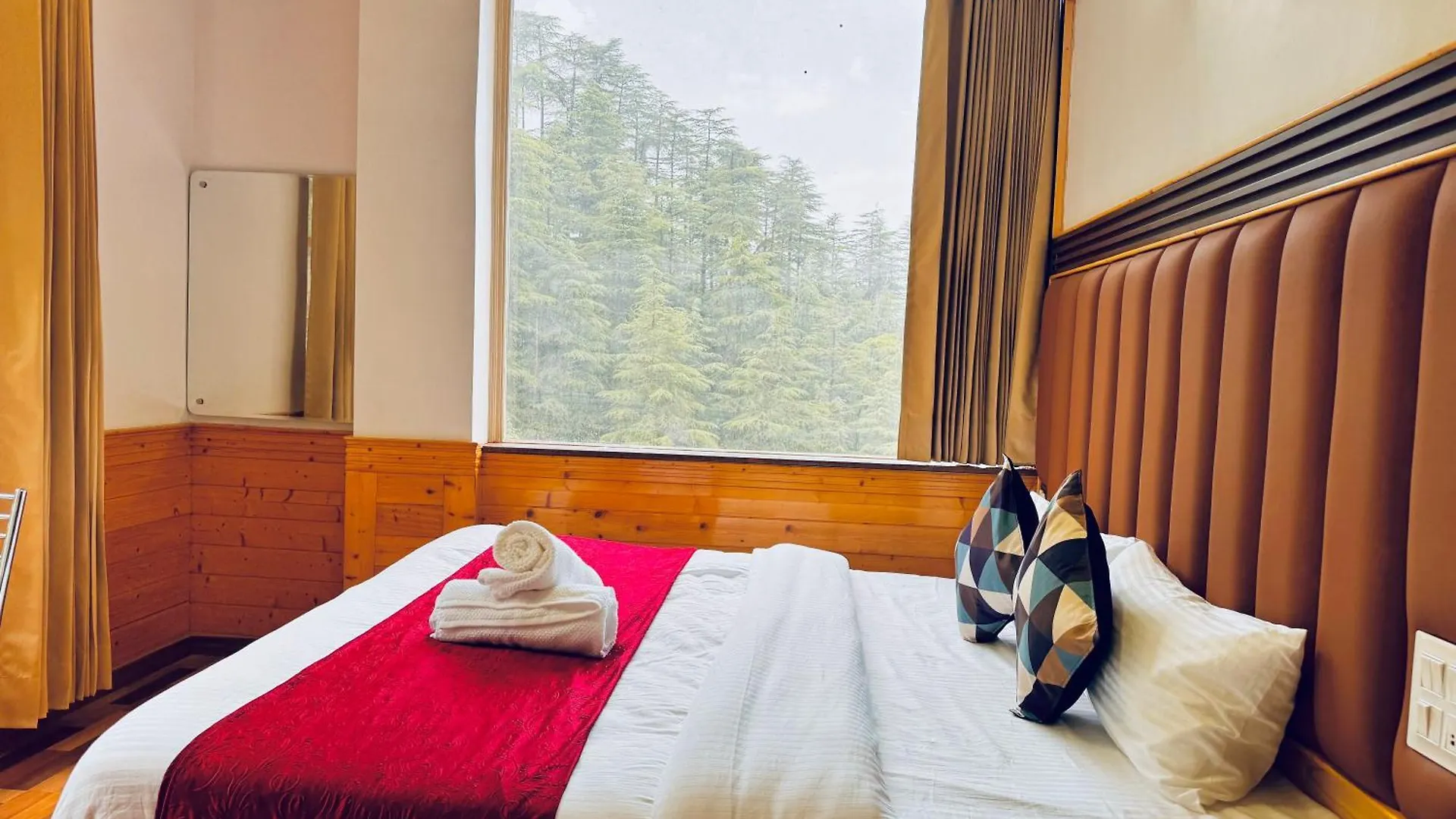 Decent Stays Shimla 4*,  Hindistan